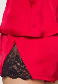 Anna Field 4 Piece Gift Set - Pyjama - Black/Red -Anna Mode Markt 1b05099bd812403a89fd3d29c3729797