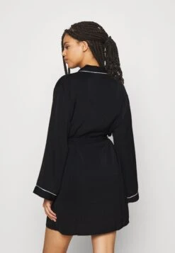 Anna Field Amanda Satin Dressing Gown - Badjas - Black -Anna Mode Markt 2ed7ad8212184e4ca1dc1b97ba75f567