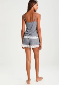 Anna Field Sarah Short Pj Set- Pyjama - Off-White/Dark Blue 9 Anna Field Sarah Short Pj Set- Pyjama - Off-White/Dark Blue -Anna Mode Markt 33d0e936af774883bb2b5a180610a668