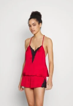 Anna Field 4 Piece Gift Set - Pyjama - Black/Red -Anna Mode Markt 3d6beaafe628430fa32b672c167c5d99