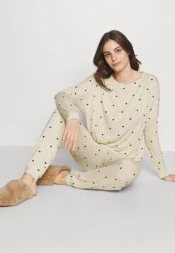 Anna Field Pyjama - Off White 10 Anna Field Pyjama - Off White -Anna Mode Markt 6e05451ca85f441180a03facc9aa10ce