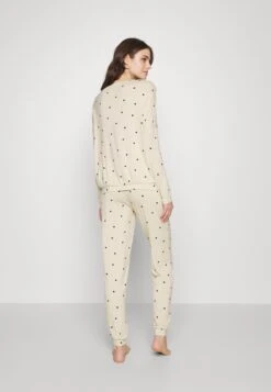 Anna Field Pyjama - Off White 9 Anna Field Pyjama - Off White -Anna Mode Markt 8e11d801cc6a4968a738a374f7e3d354