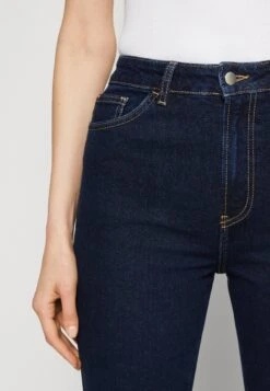 Anna Field Flared Jeans - Dark Blue 11 Anna Field Flared Jeans - Dark Blue -Anna Mode Markt 92966e06ec7342c289d306d1f37222f0