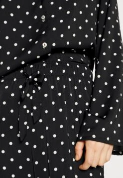 Anna Field Pyjama - Black/Off-White 12 Anna Field Pyjama - Black/Off-White -Anna Mode Markt 981d5fa029ec42d78a5e91a71b6356b0