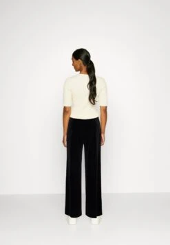 Anna Field VelvetWide Leg Trousers - Broek - Black -Anna Mode Markt 9a615994b8b54016af79183f754c1a78