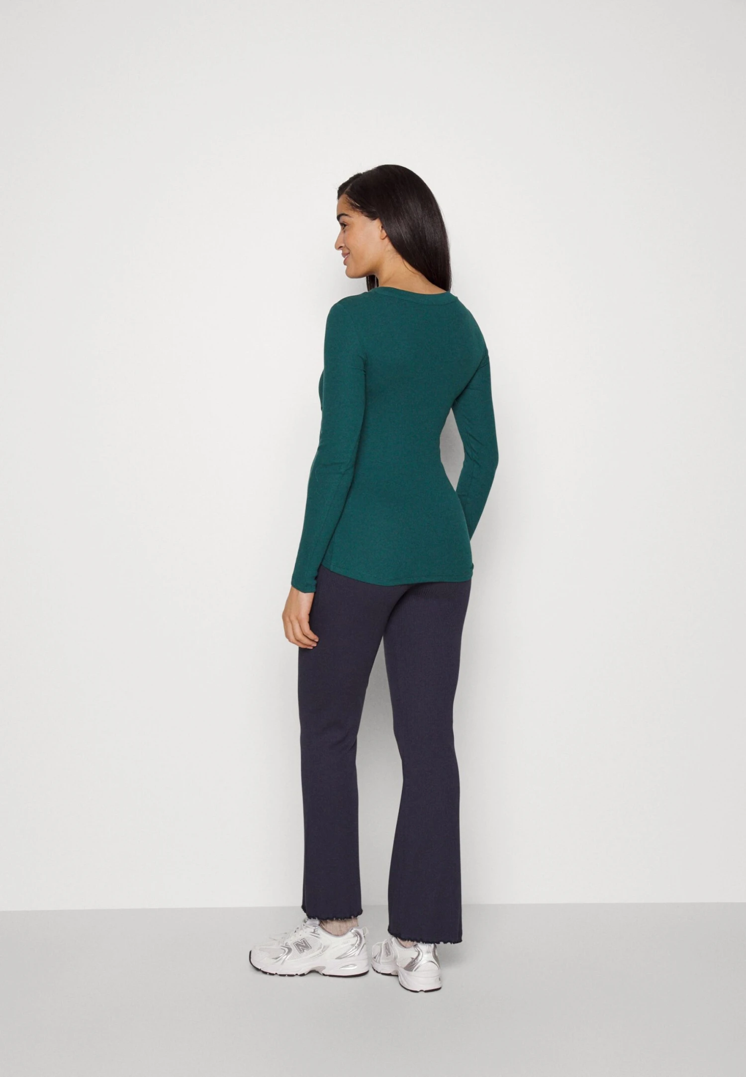 Nursing - Longsleeve - Dark Green 4 Nursing - Longsleeve - Dark Green - Afbeelding 4