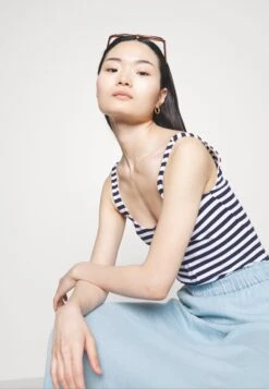 Top - White/Blue -Anna Mode Markt b481cd16646647f2a1ba2cf6884a5bfd